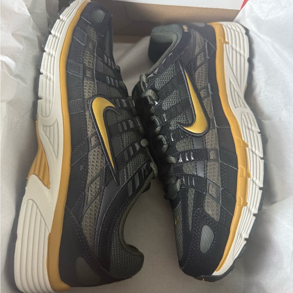 Nike Other - Nike P-6000 SE (8.5 men’s/10 women’s)